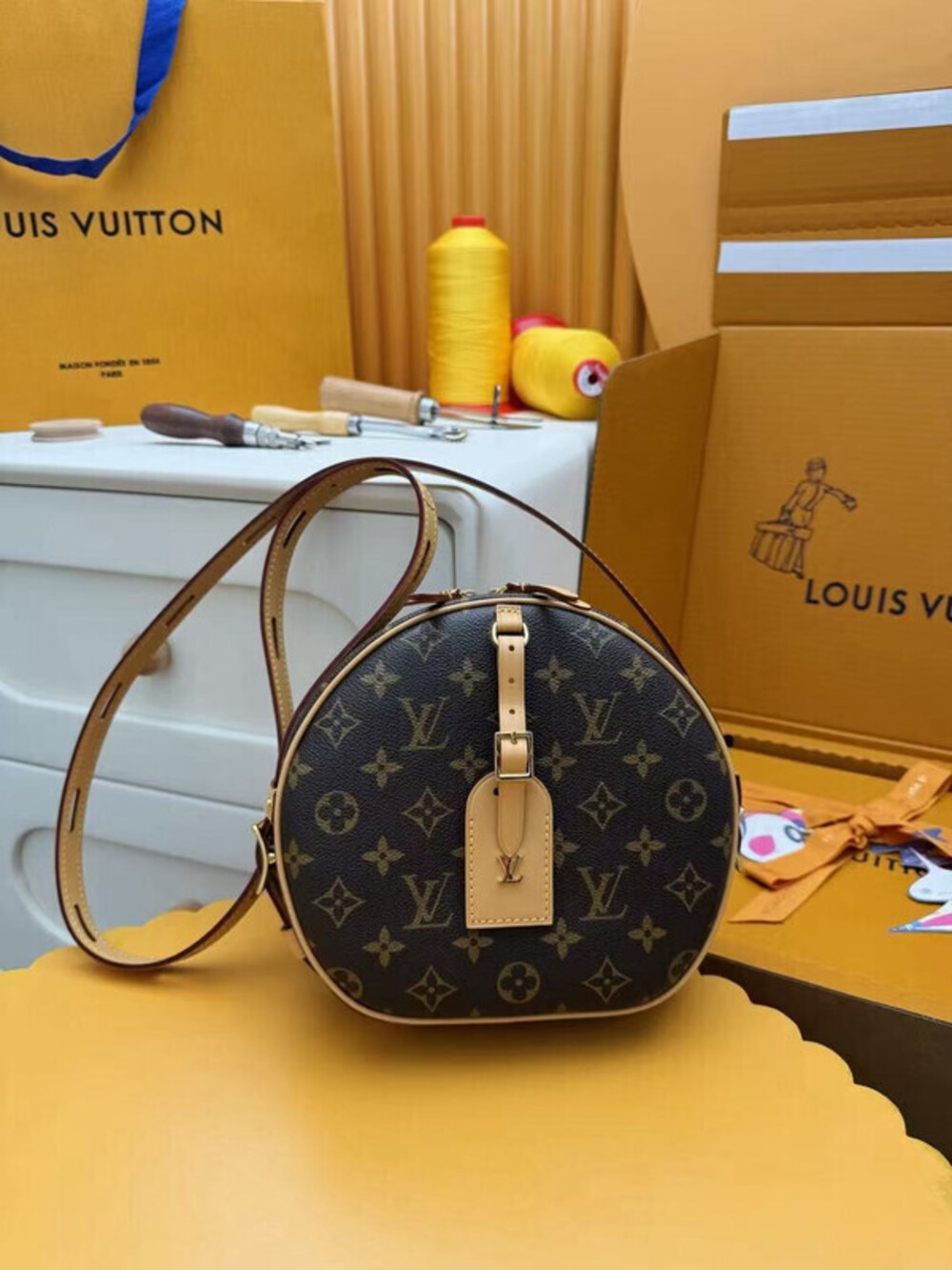Louis Vuitton MM Boite Chapeau Souple Bag